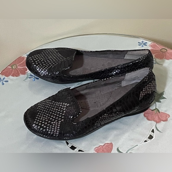 Cliffs by White Mountain Memory Foam Loafers - Picture 4 of 10